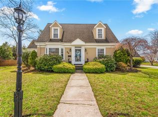 46 N Country Club Dr, Warwick, RI 02888