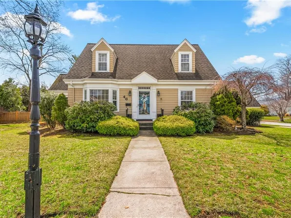 46 N Country Club Dr, Warwick, RI 02888