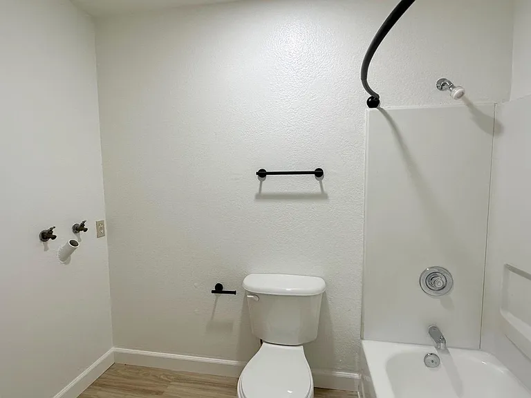 2464 Wrondel Way #E-F — Photo 9