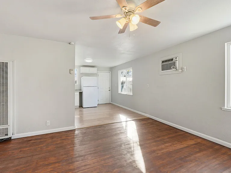 1008 Gemini Ct #2 — Photo 10