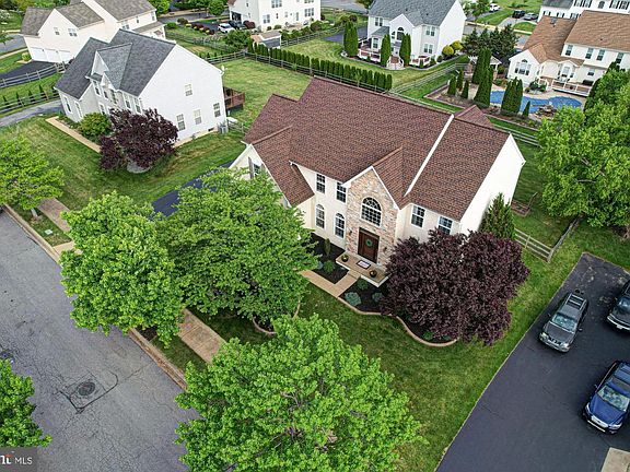 3rd image of 123 Willow Grove Mill Dr