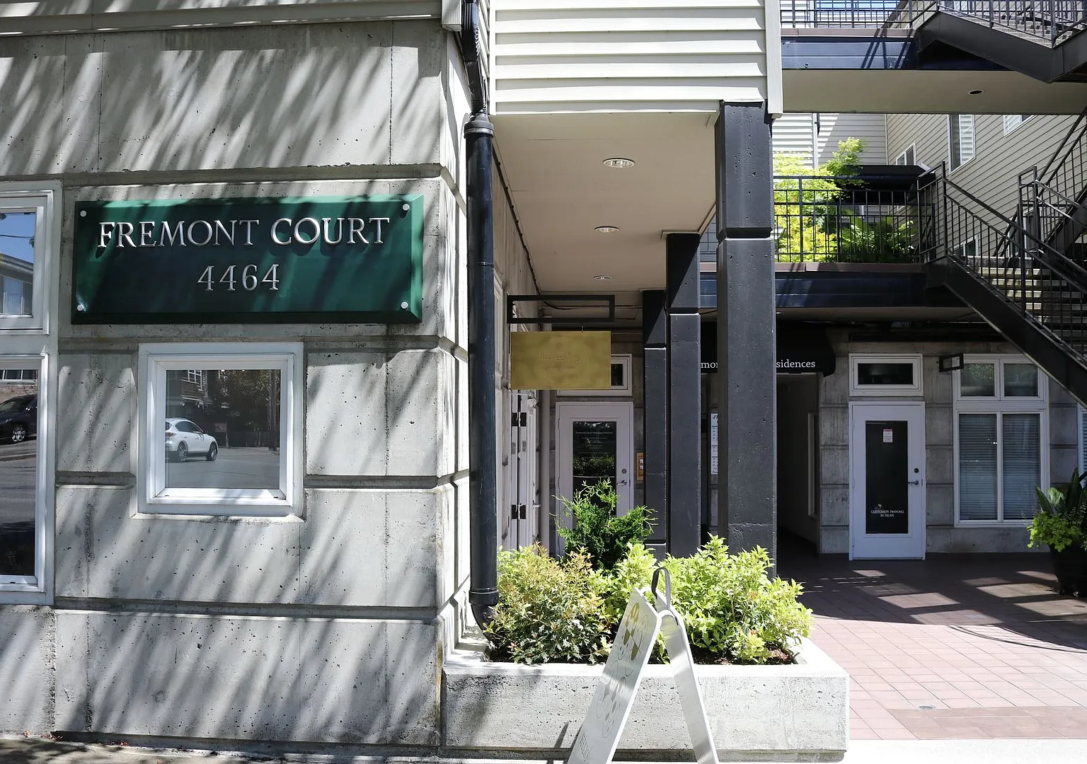 Fremont Court — Photo 2