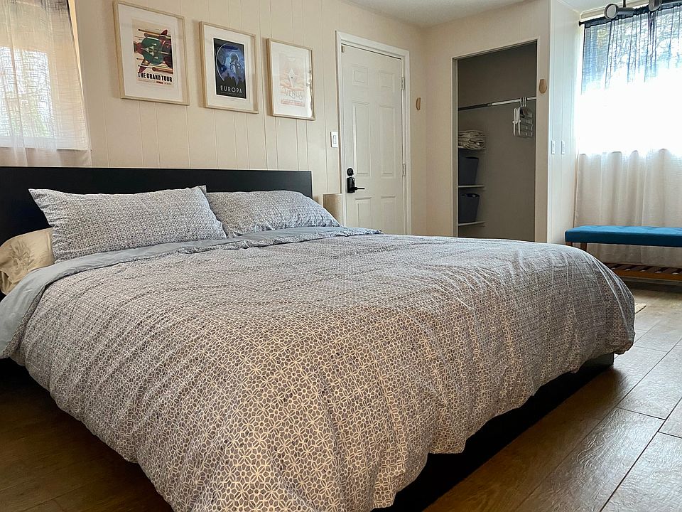 King size bed