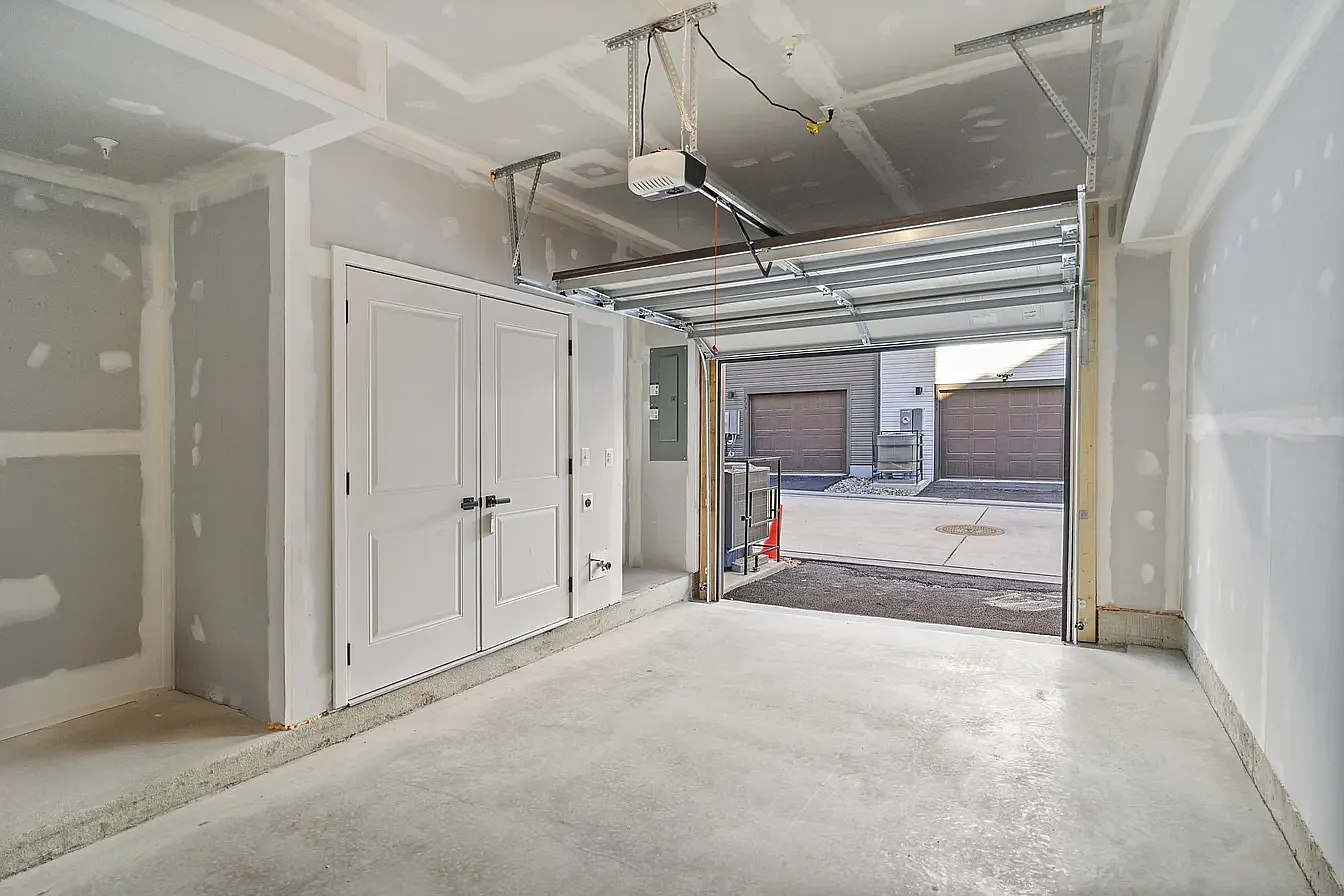 3 bed, 3.5 bath, 1720 sqft, $3,250 — Photo 3