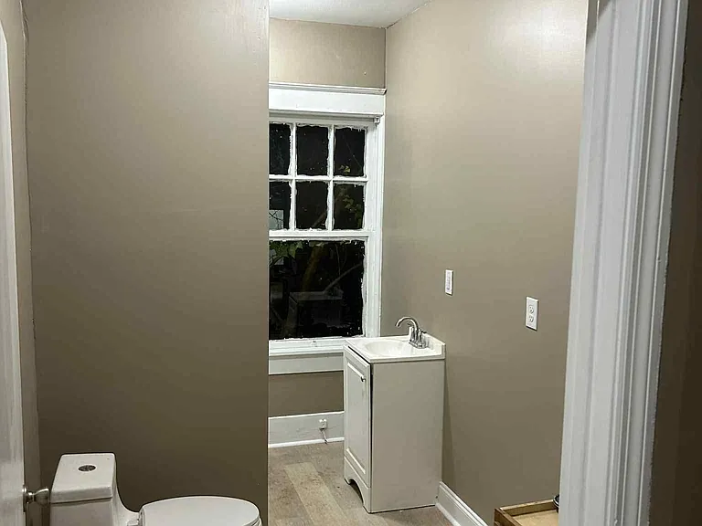 1049 Birch St — Photo 4