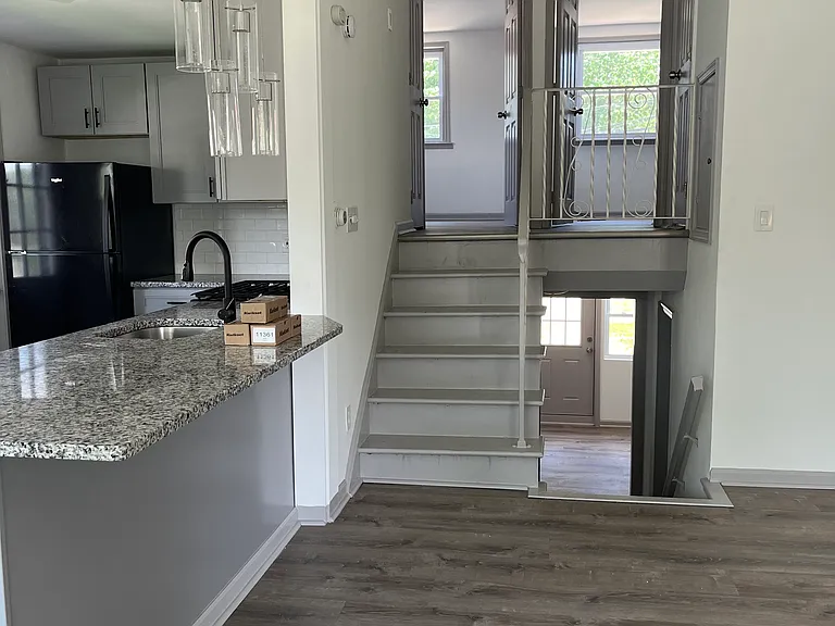 514 8th Ave — Photo 6