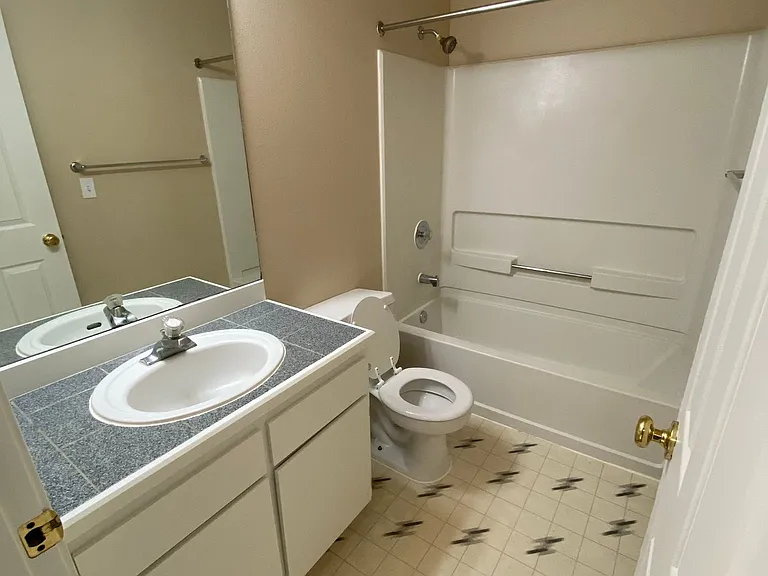 Hummingbird Court — Photo 10