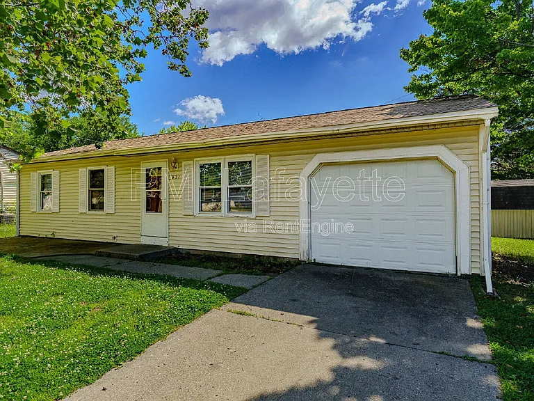 821 Julia Ln — Photo 1