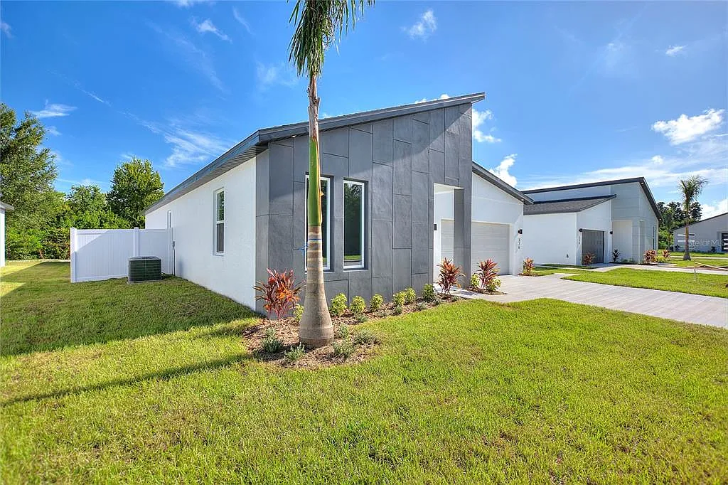4 bed, 2.0 bath, 1790 sqft, $2,425 — Photo 3