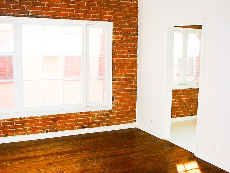 408 S Cochran Ave #104 — Photo 2