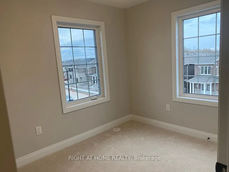 1593 Moira Cres — Photo 22