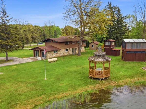 1392 Maple Grove Rd, Lapeer, MI 48446