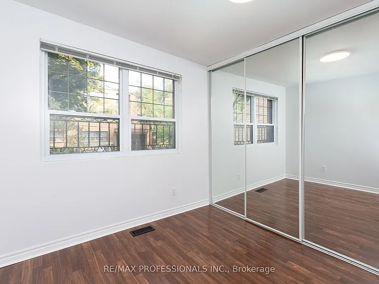 4 Runnymede Rd — Photo 18