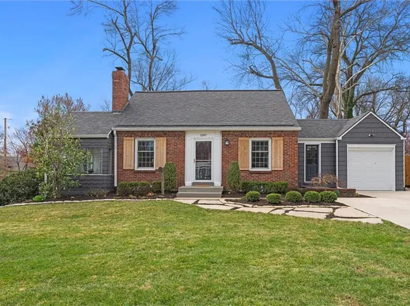 5307 W 57th St, Roeland Park, KS 66205