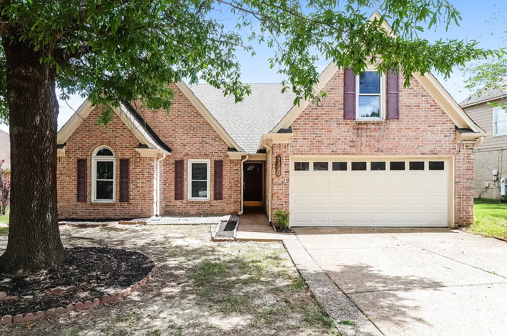 4 bed, 2.0 bath, 2000 sqft, $2,000 — Photo 1