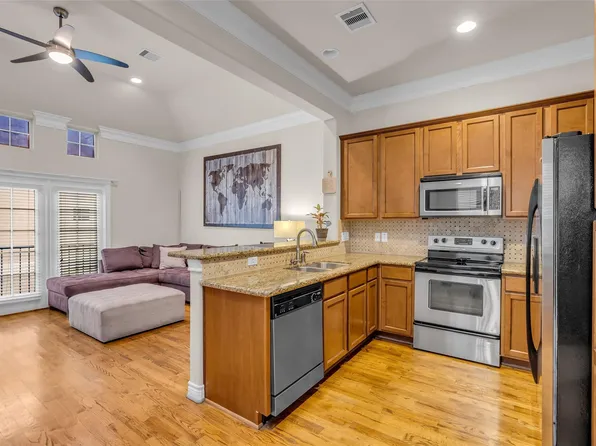 2835 Clinton Dr, Houston, TX 77020