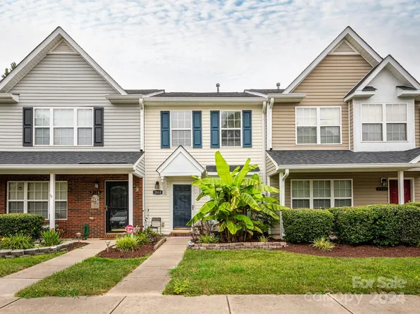 2810 Mayer House Ct, Charlotte, NC 28214