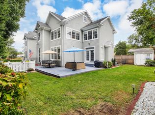 872 S Pine Creek Rd, Fairfield, CT 06824