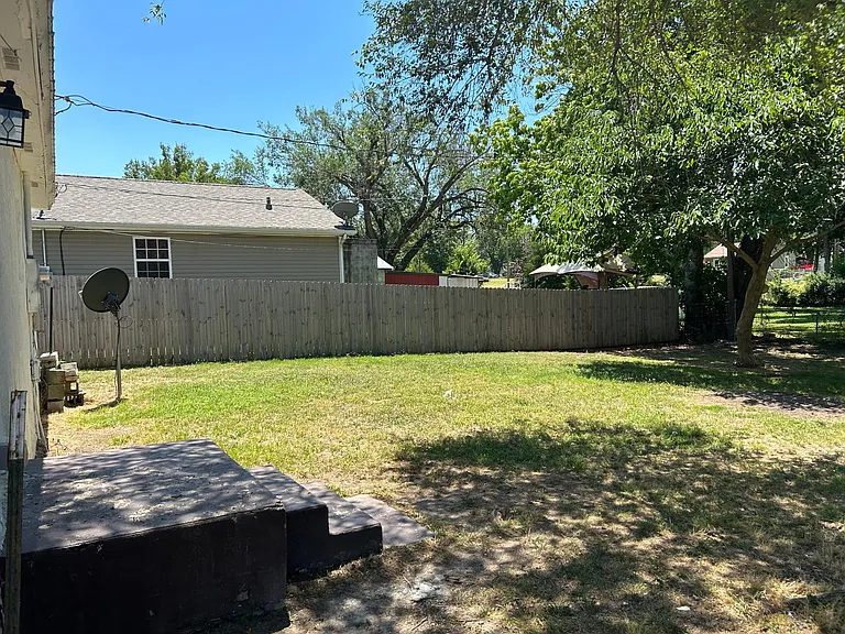 106 S Monroe Ave — Photo 10