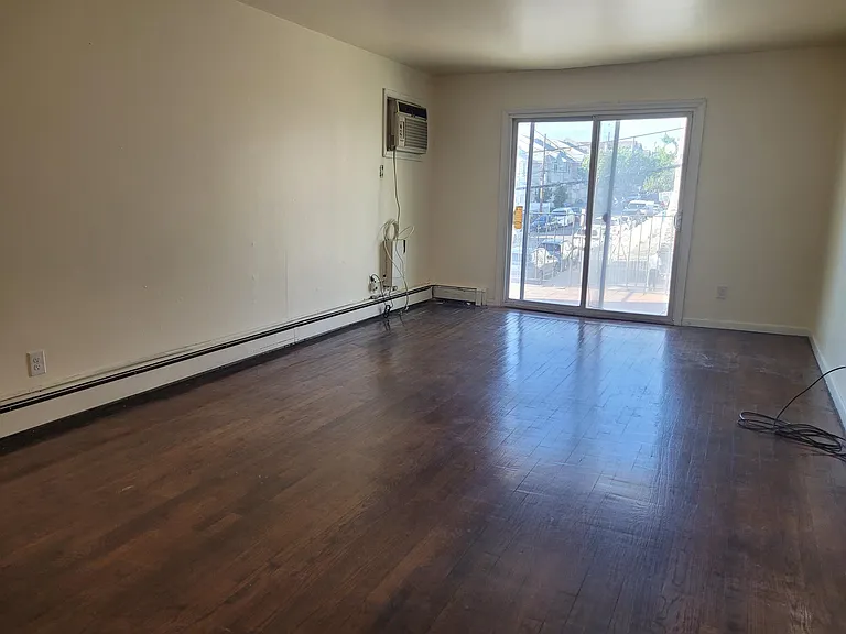 15 Reserve Ave — Photo 2
