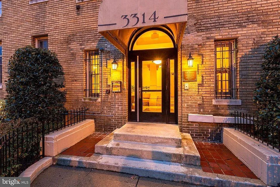 Building Photo - 3314 Mount Pleasant St NW #27