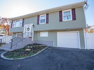 106 Webster Ave, Ronkonkoma, NY 11779