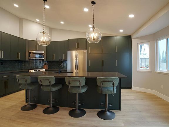 3rd image of 39760 Notting Hill Rd