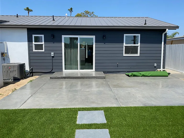 4212 Clairemont Dr — Photo 17