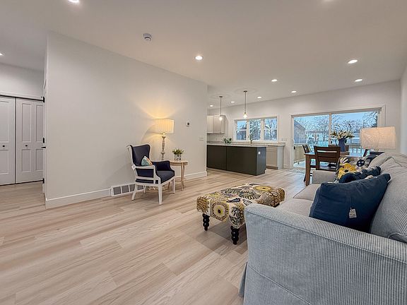 4th image of 105 Lester Ave