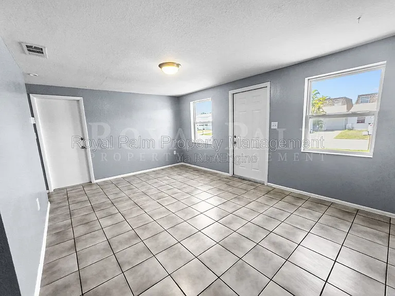 6617 Warwick Cir — Photo 1