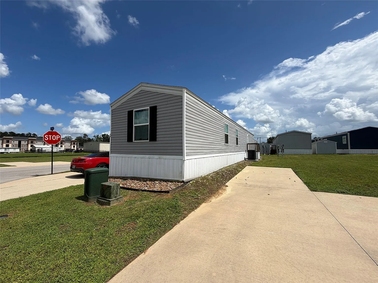3 bed, 2.0 bath, 980 sqft, $1,300 — Photo 3