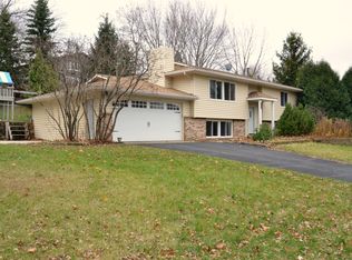 1262 Carlson Lake Ln, Eagan, MN 55123