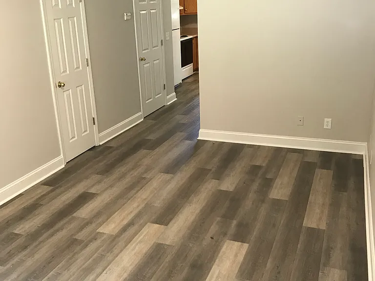 601 W Tyler St — Photo 2
