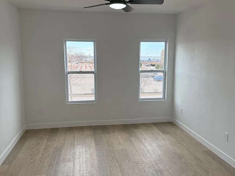 1119 S Main St — Photo 4