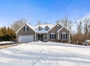 17 Knottingley Place, Ballston Lake, NY 12019