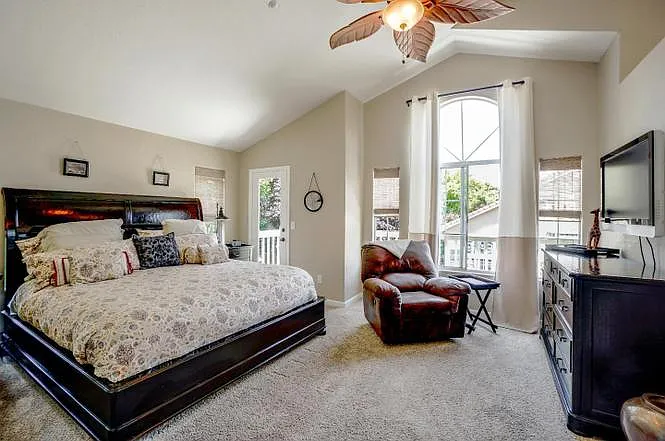 4 bed, 2417 sqft, $4,250 — Photo 4