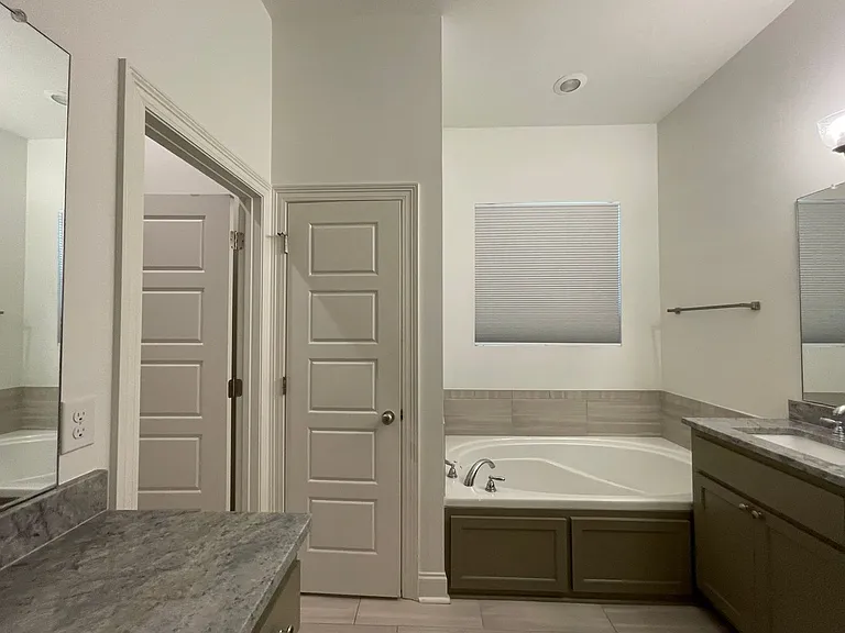 8112 Village Lake Ave — Photo 17