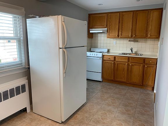 4th image of 177 Covert Ave