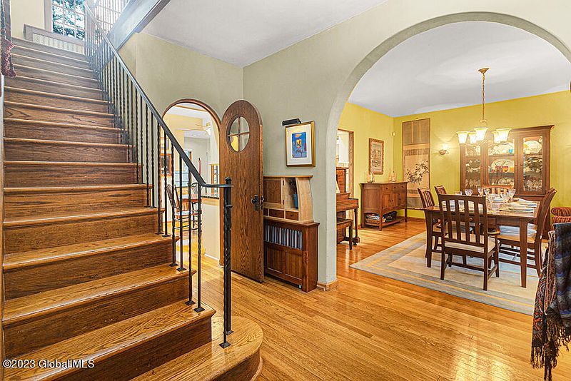 3rd image of 302 Loudon Road