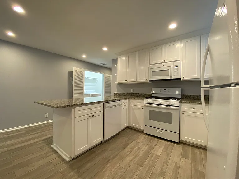 11005 Wyatt St — Photo 6