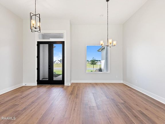 5th image of 304 Abercrombie Way