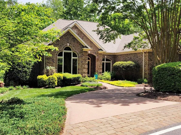 101 Lake Hills Ln, Travelers Rest, SC 29690