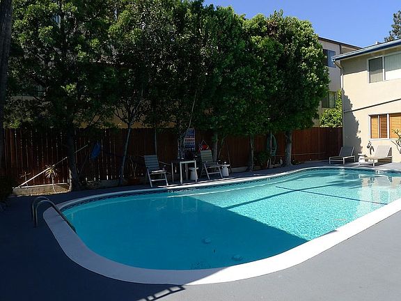 2nd image of 1435 S Fairfax Ave