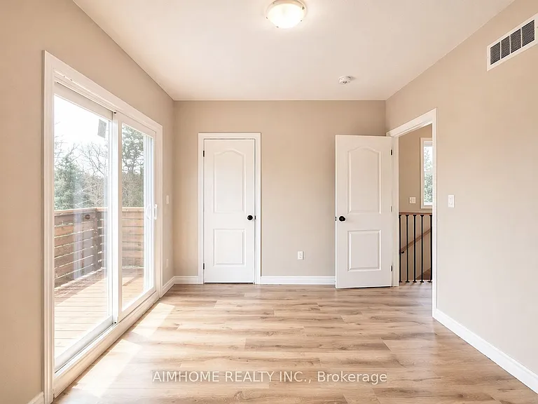 15 Waddington Cres #3 — Photo 14