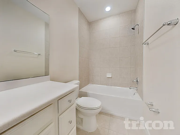 10226 Pavnes Creek Dr — Photo 38