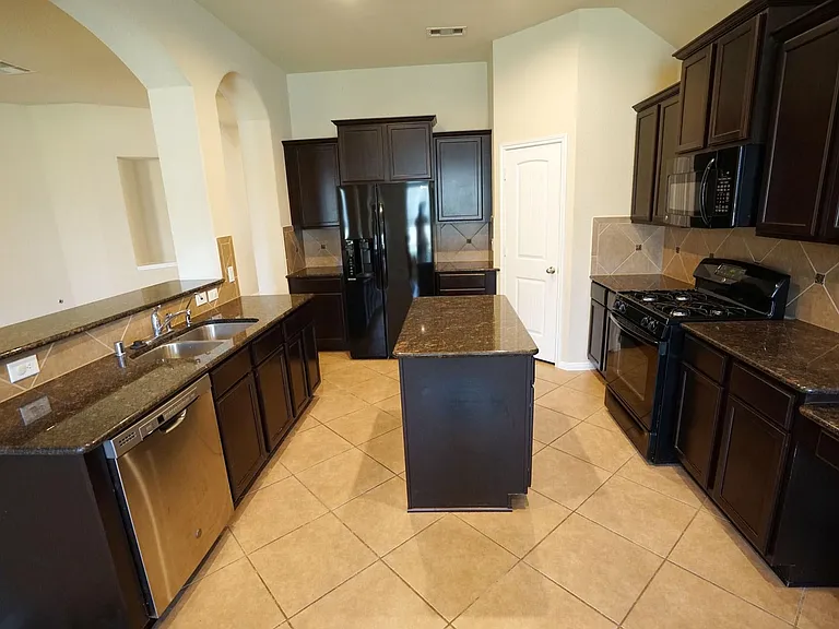 1067 Cedar Lake Ct — Photo 14