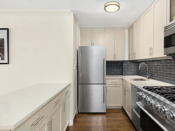 16 West 16th Street image 3 of 12