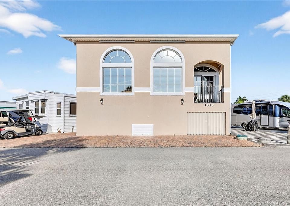 1st image of 1313 Nettles Blvd
