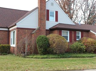 23211 Fernwood Dr, Beachwood, OH 44122