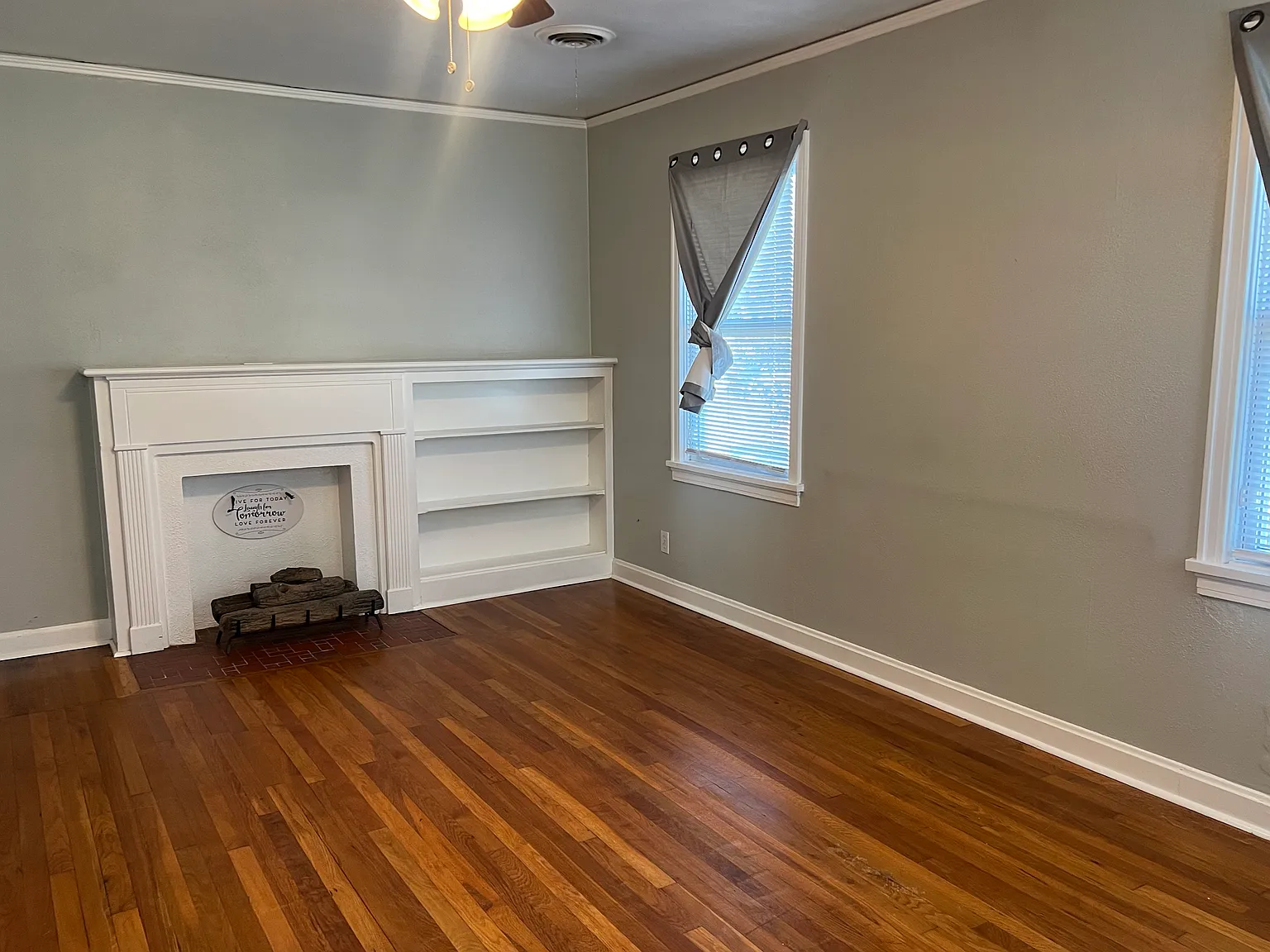 2 bed, 1025 sqft, $1,550 — Photo 2